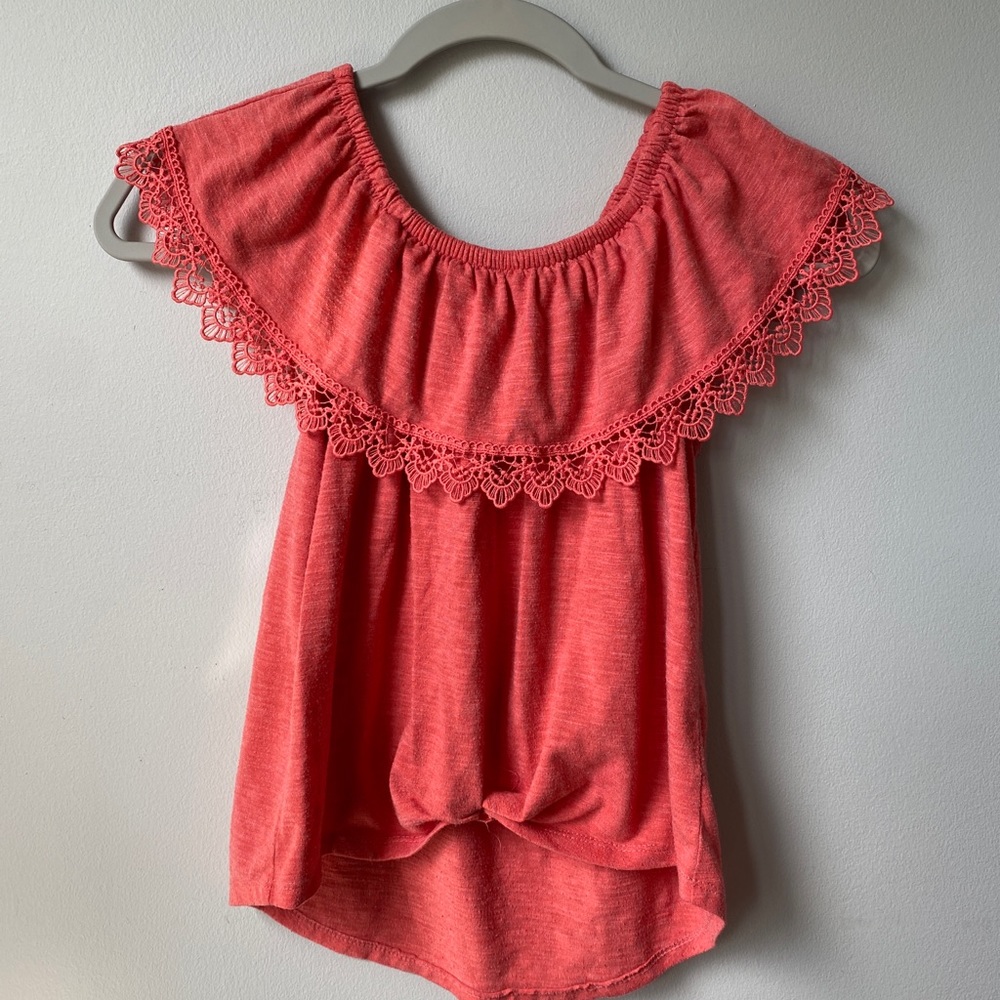 Off the shoulder front knot tie